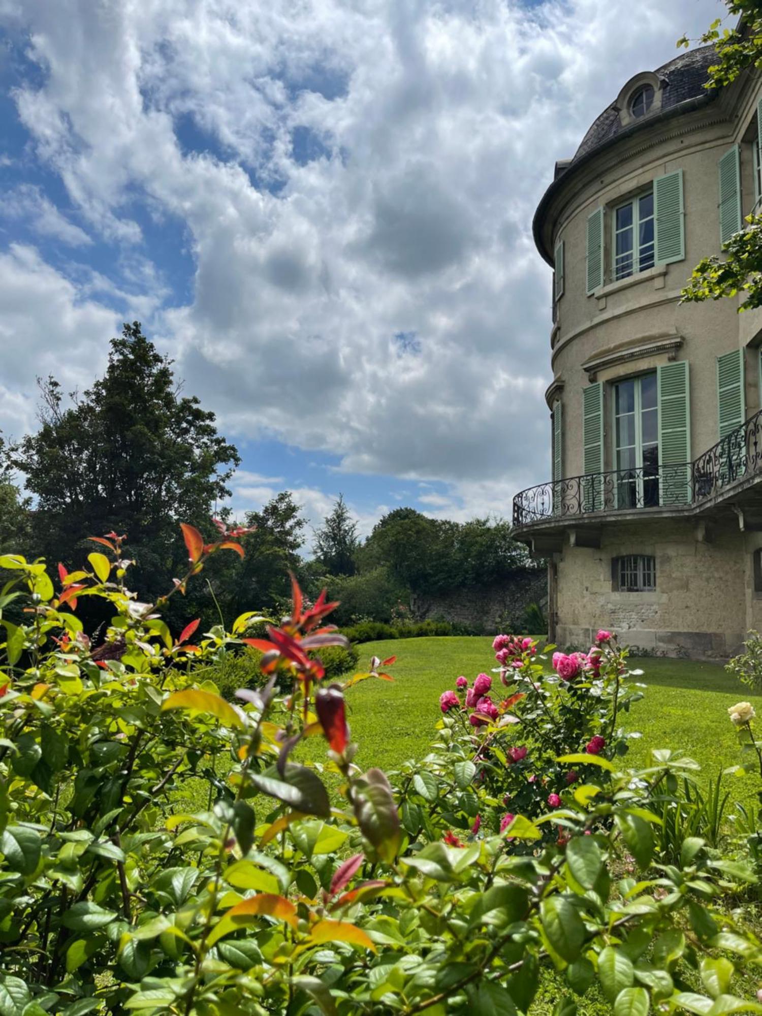Castel Saint-Leonard Bed & Breakfast ฟาแลซ ภายนอก รูปภาพ