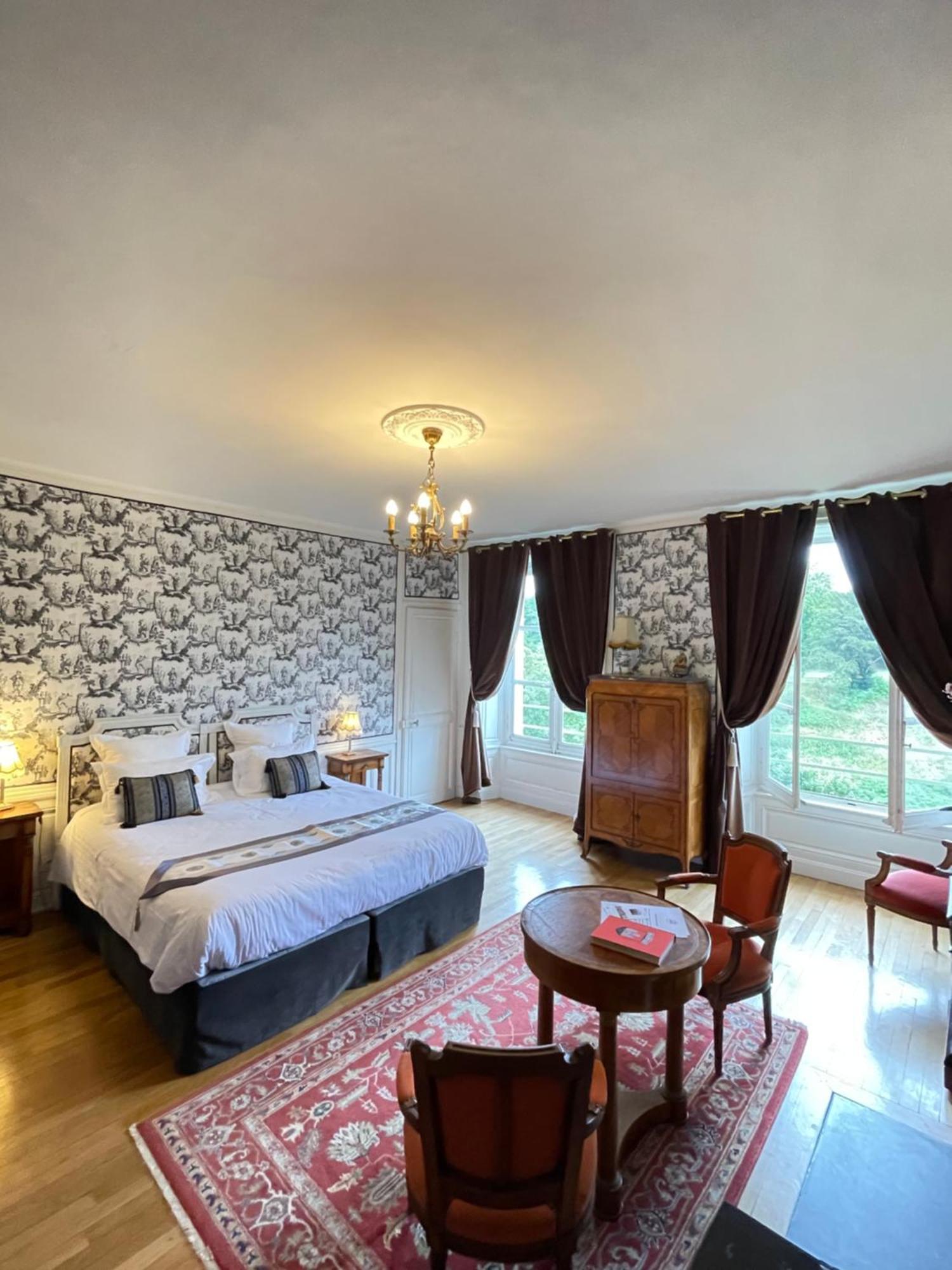 Castel Saint-Leonard Bed & Breakfast ฟาแลซ ภายนอก รูปภาพ