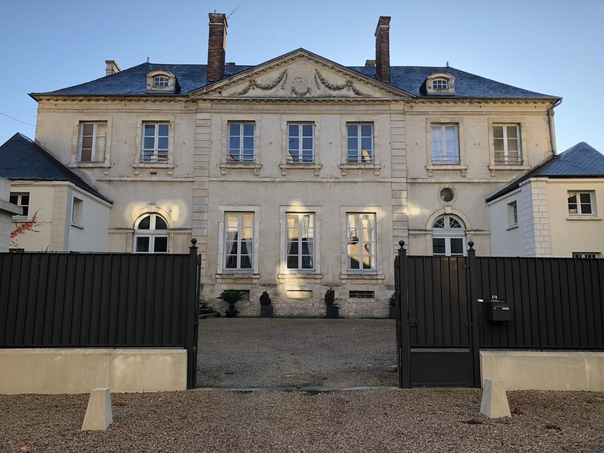 Castel Saint-Leonard Bed & Breakfast ฟาแลซ ภายนอก รูปภาพ