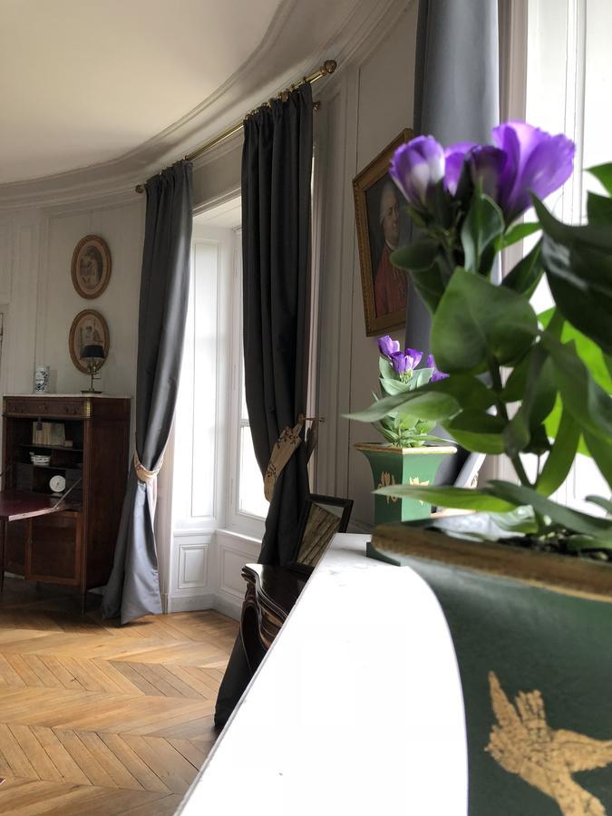 Castel Saint-Leonard Bed & Breakfast ฟาแลซ ภายนอก รูปภาพ