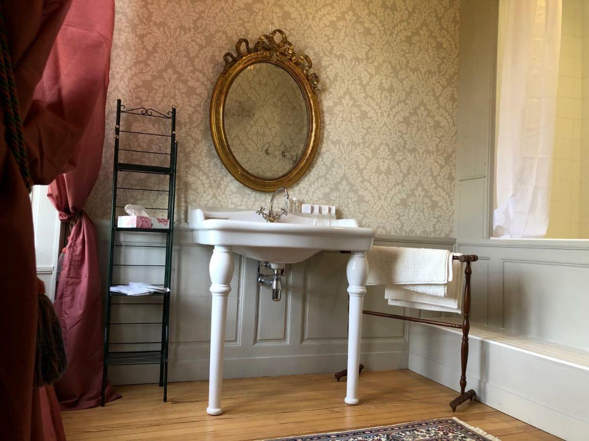 Castel Saint-Leonard Bed & Breakfast ฟาแลซ ภายนอก รูปภาพ